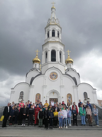 Учащихся МБОУ Скородумовской СОШ совершили паломничество в монастырь